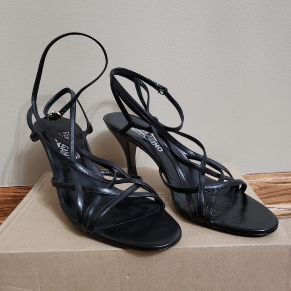NEW Salvatore Ferragamo Strappy Heels Sandals 9B - Picture 6 of 7
